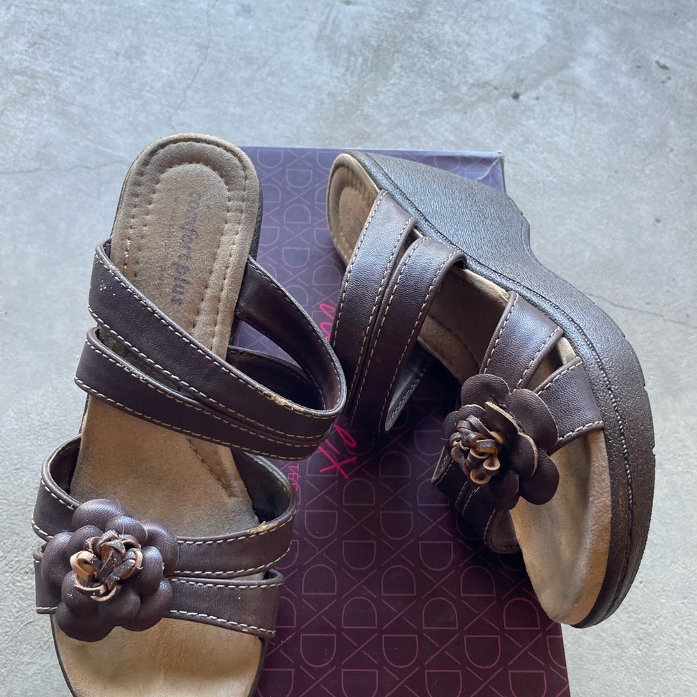 Comfort Plus by Predictions Brown Floral Sandals